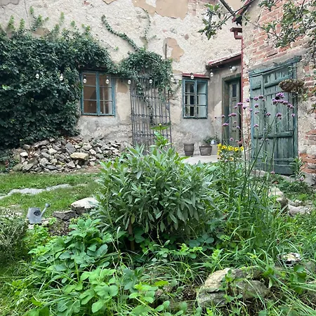 Semesterbostad House With Charming Garden Kutná Hora